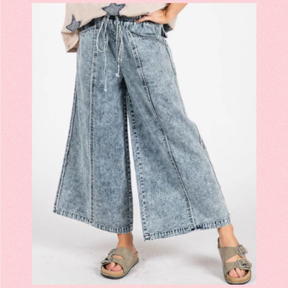🌸Sage + Fig Stonewashed Wide Leg Jeans🌸